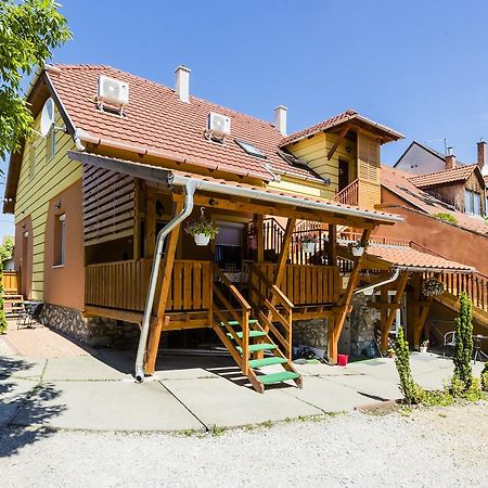 Almafa Apartmanhaz Эгер Экстерьер фото