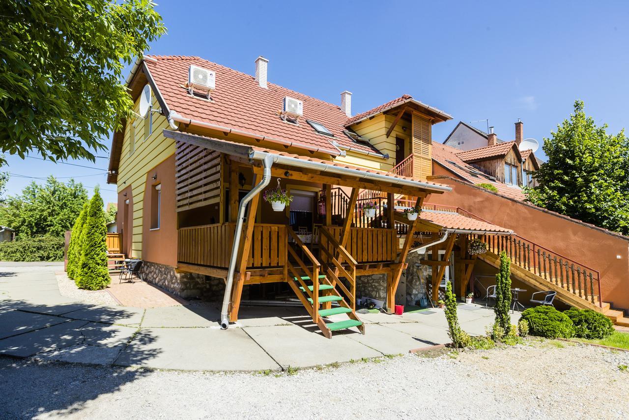 Almafa Apartmanhaz Эгер Экстерьер фото