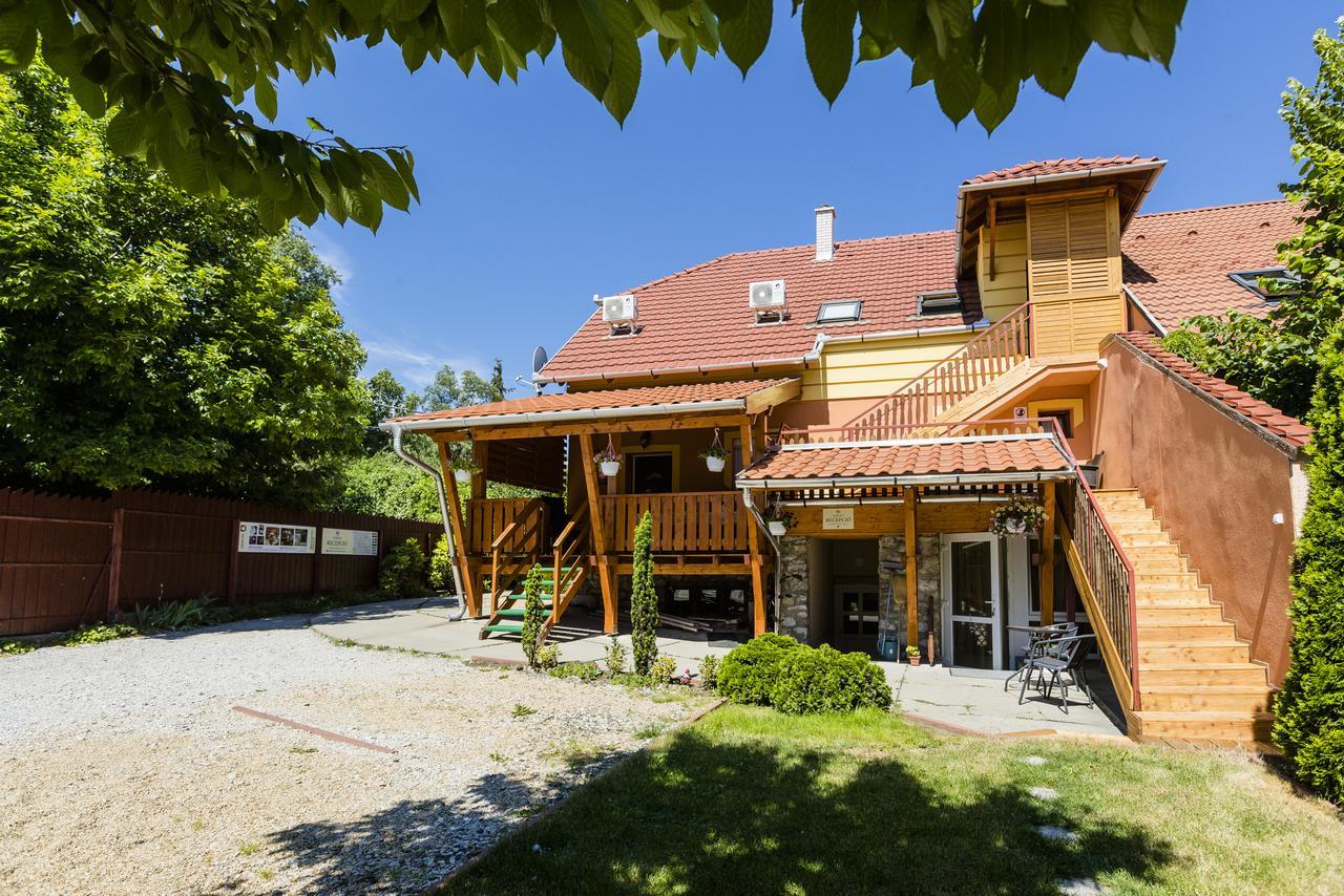 Almafa Apartmanhaz Эгер Экстерьер фото