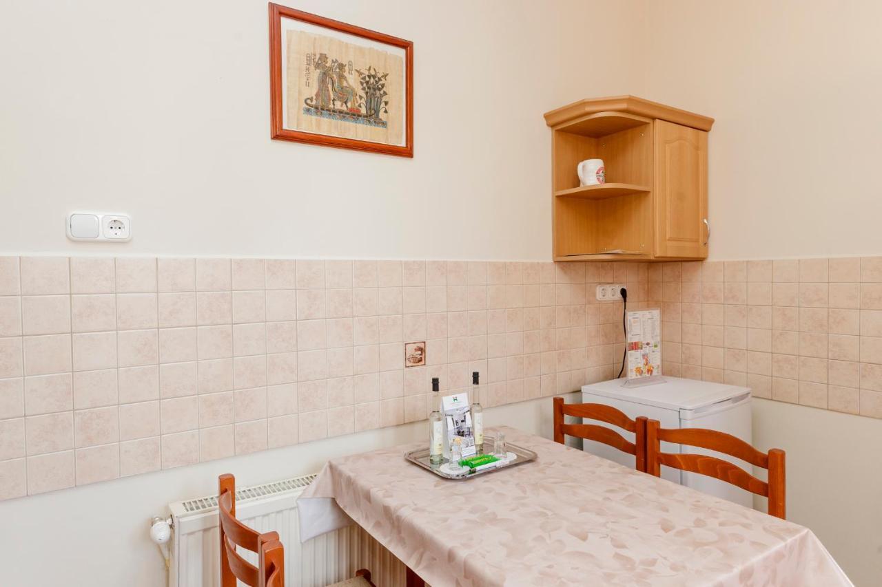 Almafa Apartmanhaz Эгер Экстерьер фото